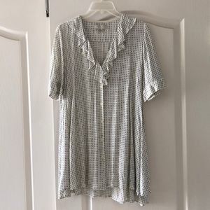 Women’s top. Worn once. In very good condition.